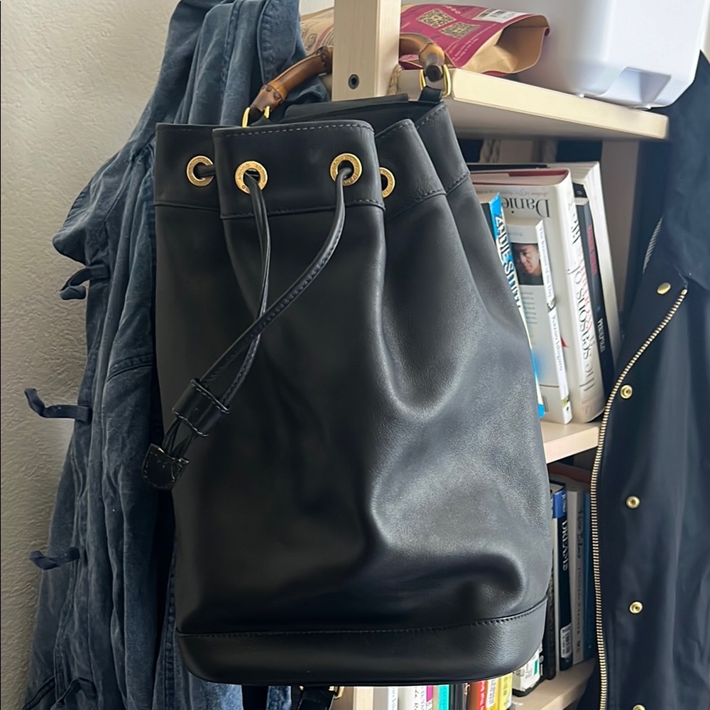 Gucci Black and Gold Shoulder Bag with Classic Silhouette
